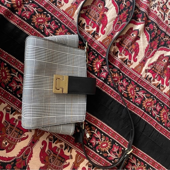 Van Heusen bag - Picture 5 of 5